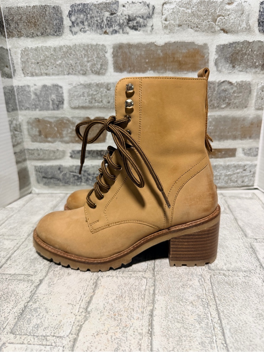Seychelles Irresistible Combat Boot Tan Nubuck Size 7